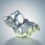 1045 g squelettique cubo-octaédrique galène avec sphalérite