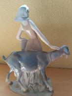 Lladro - Figuur - Pastora con cabra - Porselein, Antiek en Kunst