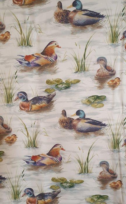 Tissu avec anatres sauvages dans un étang réaliste - maison, Antiek en Kunst, Antiek | Tapijten, Tafelkleden en Textiel