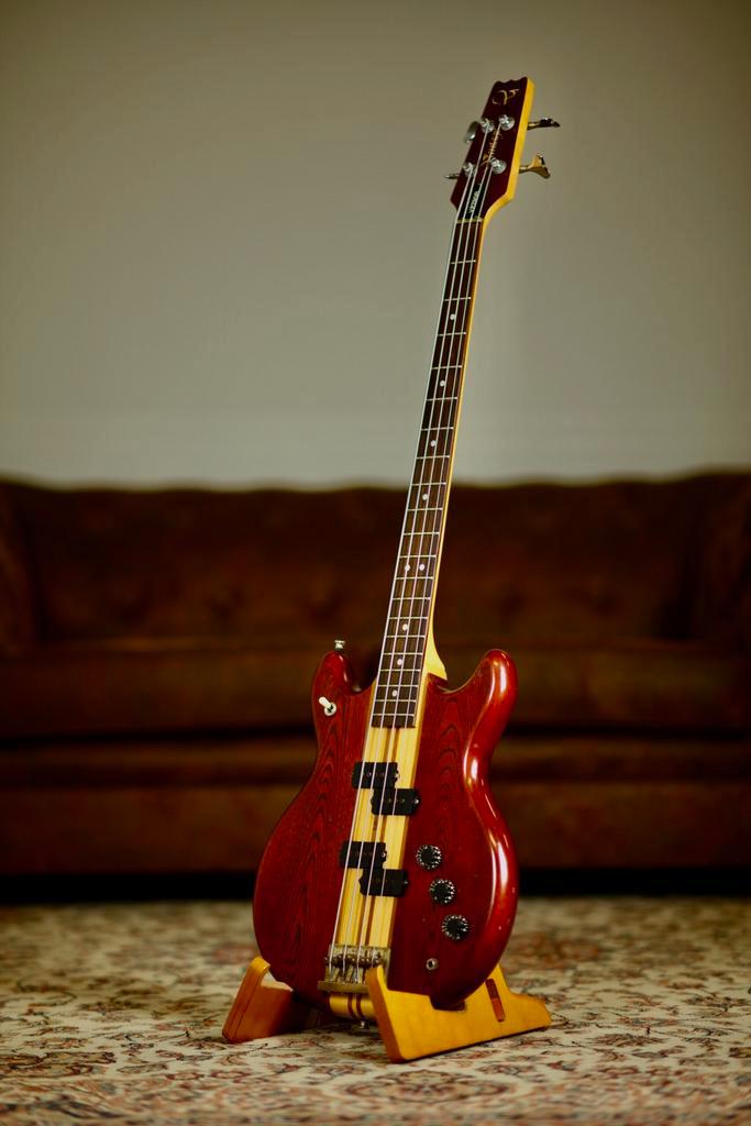 Vantage VP795B 1980/1982 Set-neck | Dark Walnutd, Muziek en Instrumenten, Snaarinstrumenten | Gitaren | Bas, Verzenden