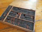 Drukblokken - In houten kist (20x31 h 5,5) uit een oude