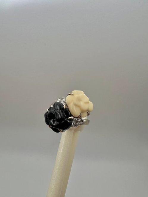 Chanel - Bague - Camélia - 18 carats Or blanc Onyx - Diamant, Handtassen en Accessoires, Ringen