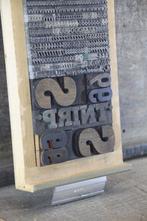 Drukblokken - een letterbak gevuld met een volledig alfabet, Antiek en Kunst