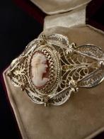 Broche ancienne en filigrane dargent avec camée en