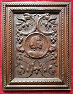 Reliëf, A renaissance woodcarving depicting a maiden in a, Antiek en Kunst
