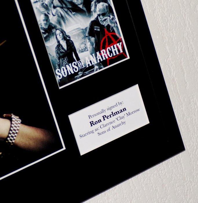Sons of Anarchy - Ron Perlman (Clay Morrow) Premium Framed,, Collections, Cinéma & Télévision