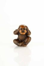 Een ongewone boxwood netsuke van een aap met een, Antiek en Kunst
