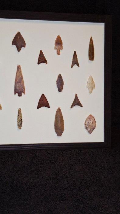 Afrique Pierre archéologique néolithique tête de fléche, Collections, Minéraux & Fossiles