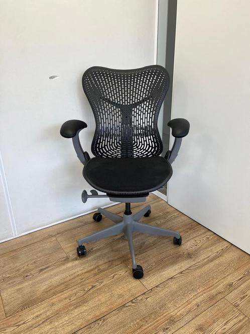 Grote Voorraad Herman Miller Mirra Bureaustoelen - Garantie, Huis en Inrichting, Bureaustoelen, Bureaustoel, Grijs, Zo goed als nieuw