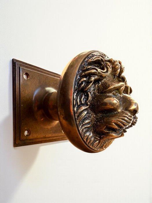 Antiek Deurklink - 1850-1900 - Massieve messing leeuwenhoofd, Antiek en Kunst, Curiosa en Brocante