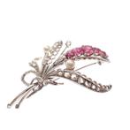 Witgouden florale broche gezet met spinel, parel en diama..., Handtassen en Accessoires, Broches, Gebruikt, Overige kleuren, Ophalen of Verzenden