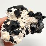 Tourmaline (Schorl) op veldspaat Kristallen op matrix -, Verzamelen, Mineralen en Fossielen