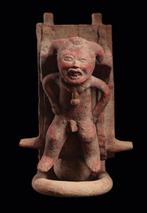 Lit surélevé en céramique de Veracruz avec une figure, Verzamelen