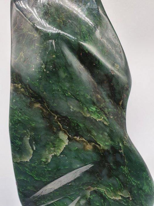 Jade nefriet - Vrije vorm beeldhouwwerk - Prachtig intens, Verzamelen, Mineralen en Fossielen