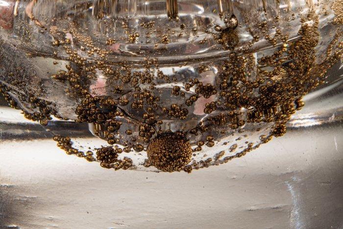 Pot - Kaarsenhouder met metaalinsluitingen - Studioglas - Ø, Antiek en Kunst, Antiek | Glaswerk en Kristal