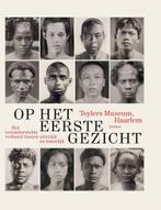 Op het eerste gezicht 9789401419932, Boeken, Verzenden, Gelezen
