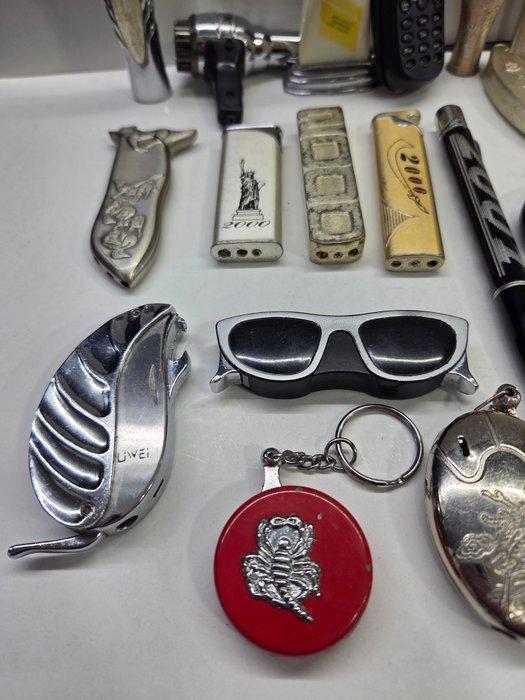 Zonder minimumprijs - Aansteker - Legering, Staal - (22), Verzamelen, Rookartikelen, Aanstekers en Luciferdoosjes