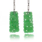 Oorbellen 18kt goud oorbellen met uitgesneden jade en