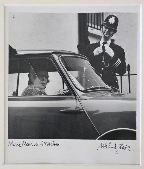 Michael Joseph - Mini driver looking bemused with london, Antiek en Kunst, Kunst | Schilderijen | Modern