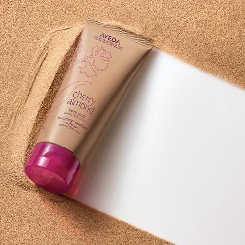 Aveda Cherry Almond Body Scrub, Handtassen en Accessoires, Uiterlijk | Lichaamsverzorging, Nieuw, Verzenden