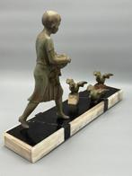 Art Deco beeld – meisje met vogels – Frankrijk, ca. 1930 -