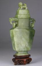 Vaas-sculptuur - Roos - Sokkel van rozenhout - Steen,