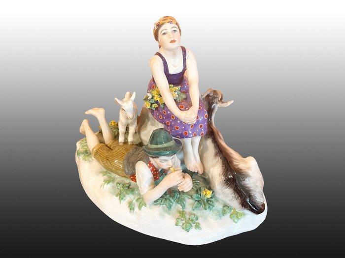 Meissen - Beeldje -  young Girl With Goat  - Porselein, Antiek en Kunst, Antiek | Glaswerk en Kristal