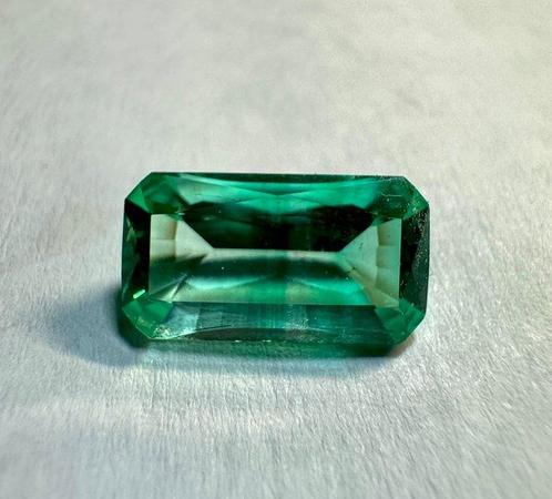 Vert Émeraude - 4.52 ct - GRS (Laboratoire Gem Research, Handtassen en Accessoires, Edelstenen