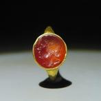 Oud-Romeins Goud, Chalcedoniet Gouden ring met