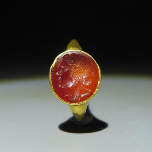 Oud-Romeins Goud, Chalcedoniet Gouden ring met, Verzamelen, Mineralen en Fossielen
