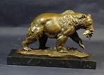 Milo (1910-1978) - Figure - Bär mit Fisch auf Marmorsockel -