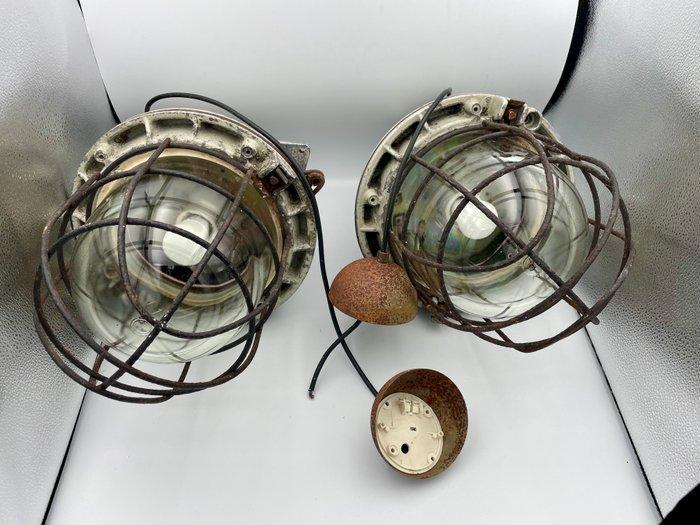Plafondlamp - Gietijzer - Twee Kooilampen uit de DDR, Antiek en Kunst, Curiosa en Brocante