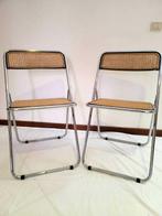 Chaise - - Deux chaises en métal et tubulaire chromé, avec