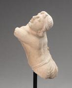 Gandhara Stuc TORSE EN STUC DUN ADORANT HOMME, GANDHARA -