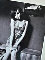 Michael Joseph - Brunette on bookshelf in Harley Street,, Antiek en Kunst