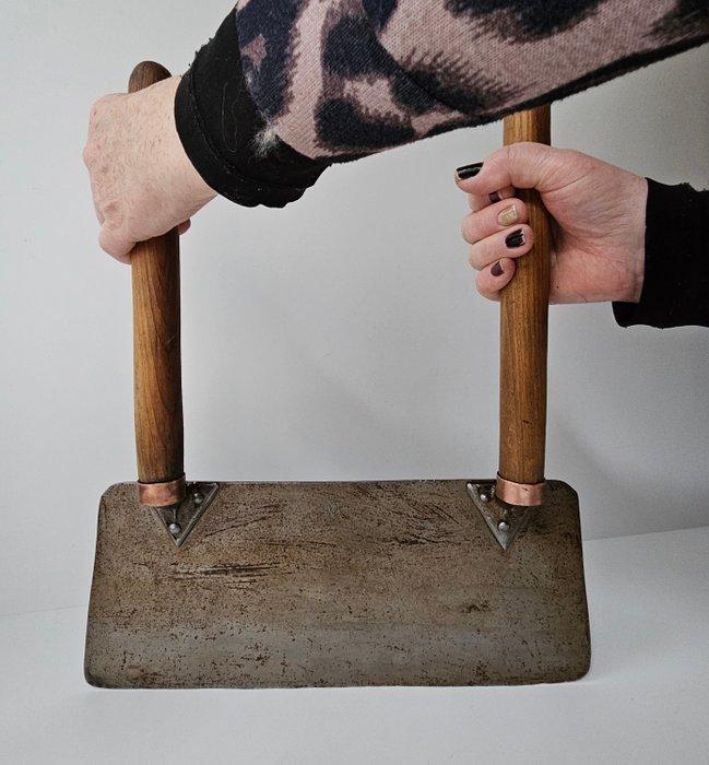 V. DR N.V. - Rooitroffel om bloembollen te oogsten -, Antiek en Kunst, Antiek | Wandborden en Tegels