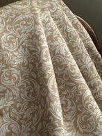 Vijf meter. Exclusieve stof met acanthusbladmotief voor