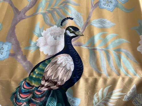 Prachtige fluweel met pauwenmotief op gouden achtergrond -, Antiek en Kunst, Antiek | Tapijten, Tafelkleden en Textiel
