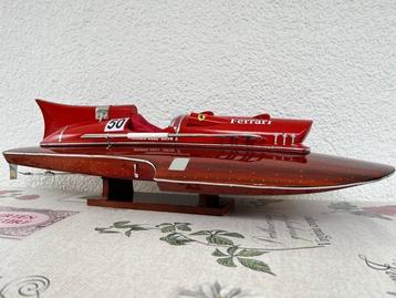 Hydroplane maquette de luxe modelisme FERRARI ARNO IX bois