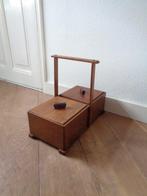 Naaidoos - Eik - Een vintage houten naaidoos of opbergmand.