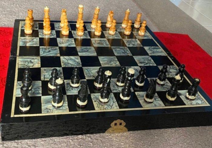 Schaakspel - Gehard lakwerk zwart, parelmoer, ivoor, satijn, Antiek en Kunst, Curiosa en Brocante