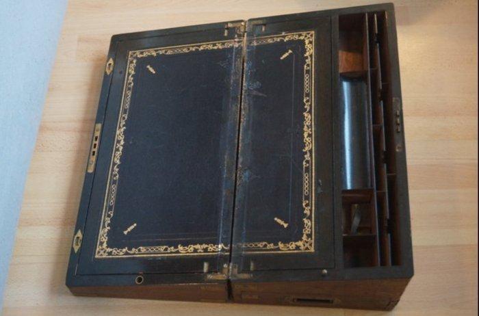 Schrijfhelling - Walnoot, Messing - Officiers schrijftafel, Antiek en Kunst, Antiek | Overige Antiek