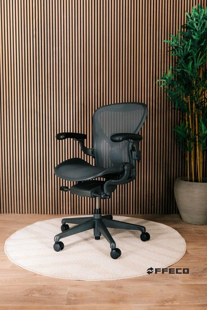 Herman Miller Aeron Remastered - Als Nieuw Met Factuur, Huis en Inrichting, Bureaustoelen, Bureaustoel, Zwart, Zo goed als nieuw
