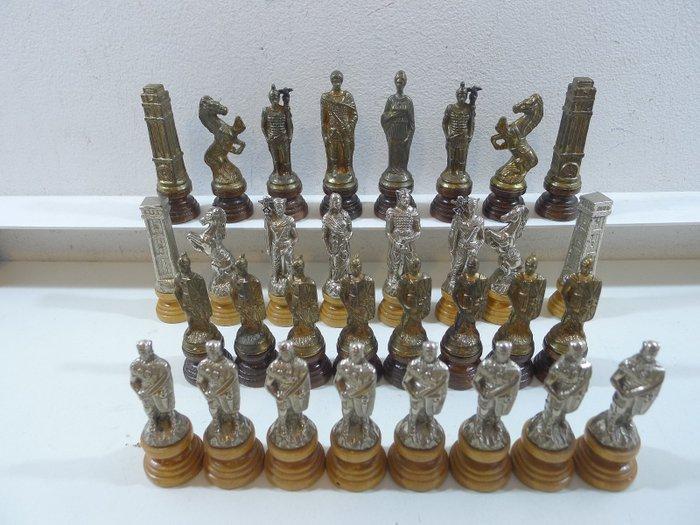 Jeu déchecs en bronze doré et chromé Italfama socle en bois, Antiek en Kunst, Curiosa en Brocante