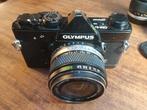 Olympus OM-1n MD + Winder + Zuiko lenzen: 135mm / 50mm /, Audio, Tv en Foto, Fotocamera's Analoog, Nieuw