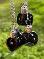 Brigitte Müller: 2 paar dobbelstenen aan ketting,, Nieuw