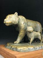 Brons - Naoki Tominaga  - Bronzen tijgerbeeldje, Antiquités & Art, Antiquités | Autres Antiquités