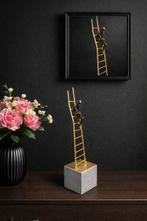 Beeld, De Bedenkelijke Carrière - 40 cm - Metaal, Hars