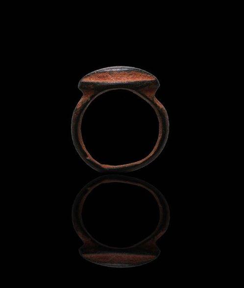 Oud-Romeins, Keizerrijk Brons Vulva- ring gedragen door, Handtassen en Accessoires, Antieke sieraden