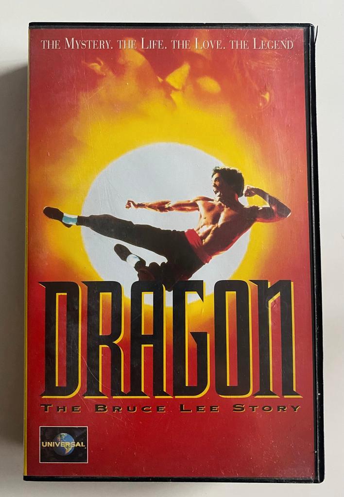 DRAGON THE BRUCE LEE STORY (VHS), Cd's en Dvd's, VHS | Film, Gebruikt